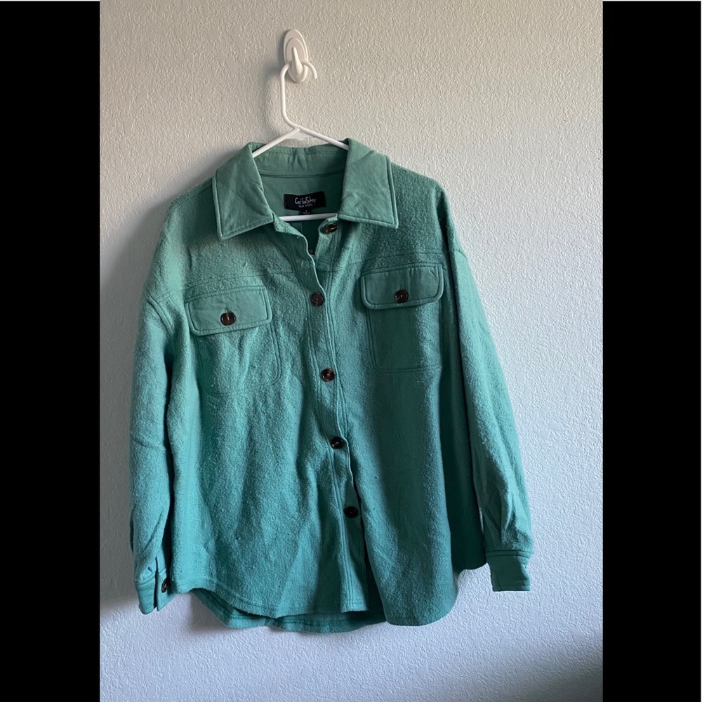 BNWT oversized button up shirt size small